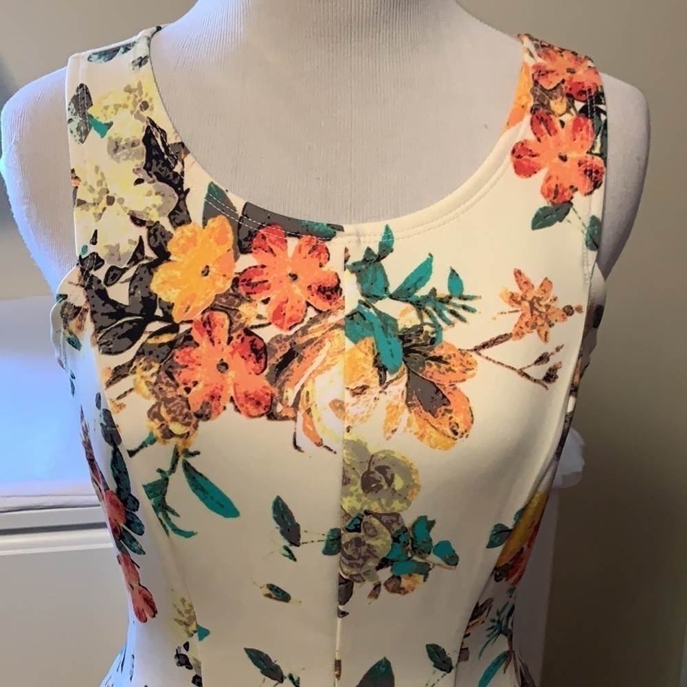 Candies super stretchy floral sleeveless dress - Picture 2 of 14